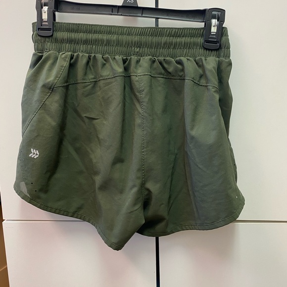 all in motion shorts - Picture 2 of 2